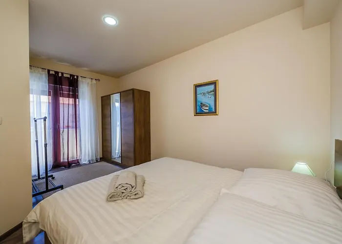 Apartment Andriana With Outdoor Pool