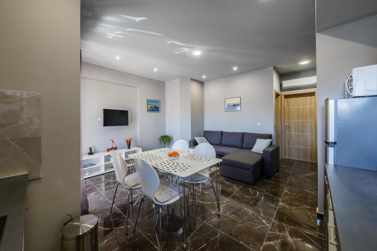 Andriana With Outdoor Pool Apartment Kastela