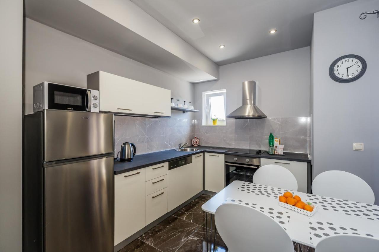 Apartment Andriana With Outdoor Pool