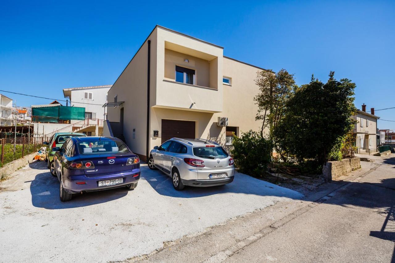 Andriana With Outdoor Pool Apartment Kastela
