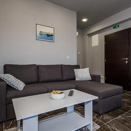 Apartment Andriana With Outdoor Pool Kastela Exterior photo