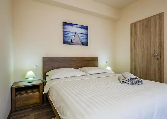 Apartment Andriana With Outdoor Pool